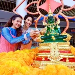 เมกาบางนา ชวนฉลองปีใหม่ไทยในงาน “เมกา สงกรานต์ : ม่วนจึ้ง ออลเด้อเวย์” สัมผัสความม่วนจึ้งแบบไทยบ้านร่วมสมัย สนุกครบทั้งมู มันส์ ม่วน ชุ่มฉ่ำ เติมสีสันความสุขรับสงกรานต์ วันที่ 1 - 30 เมษายน 2569 ณ ศูนย์การค้าเมกาบางนา